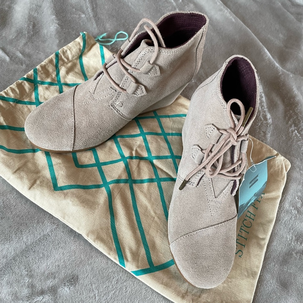 Toms Kala Suede Wedge Bootie Size 8